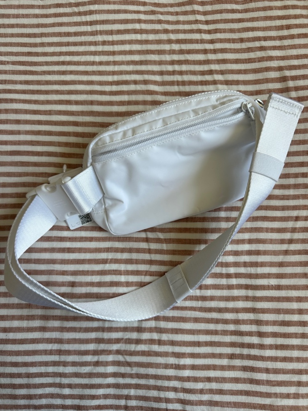 Lululemon Everywhere Belt Bag NWT White Fanny Pack - Picture 4 of 8